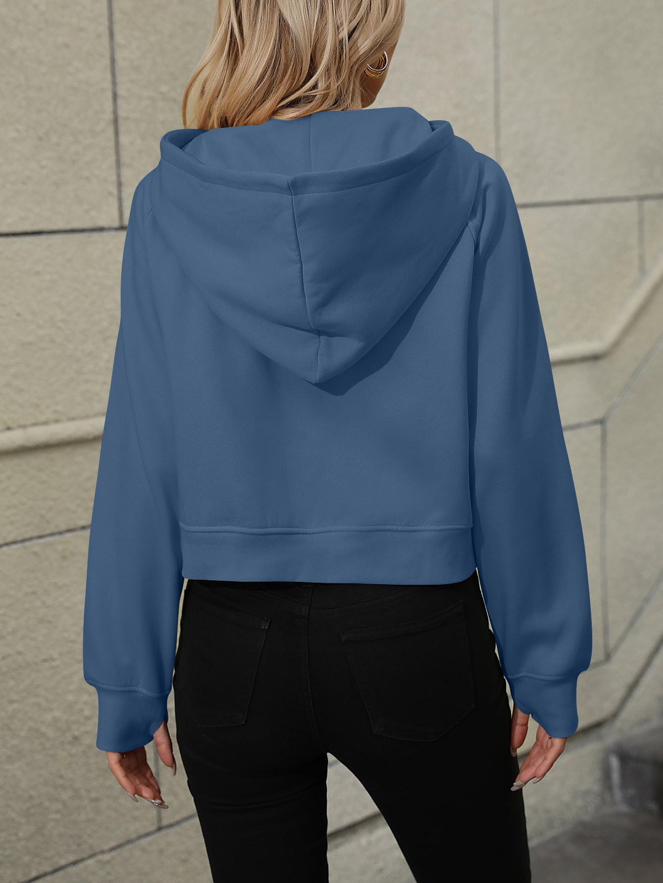 A Raglan Sleeve Zip-Up Hoodie with Pocket