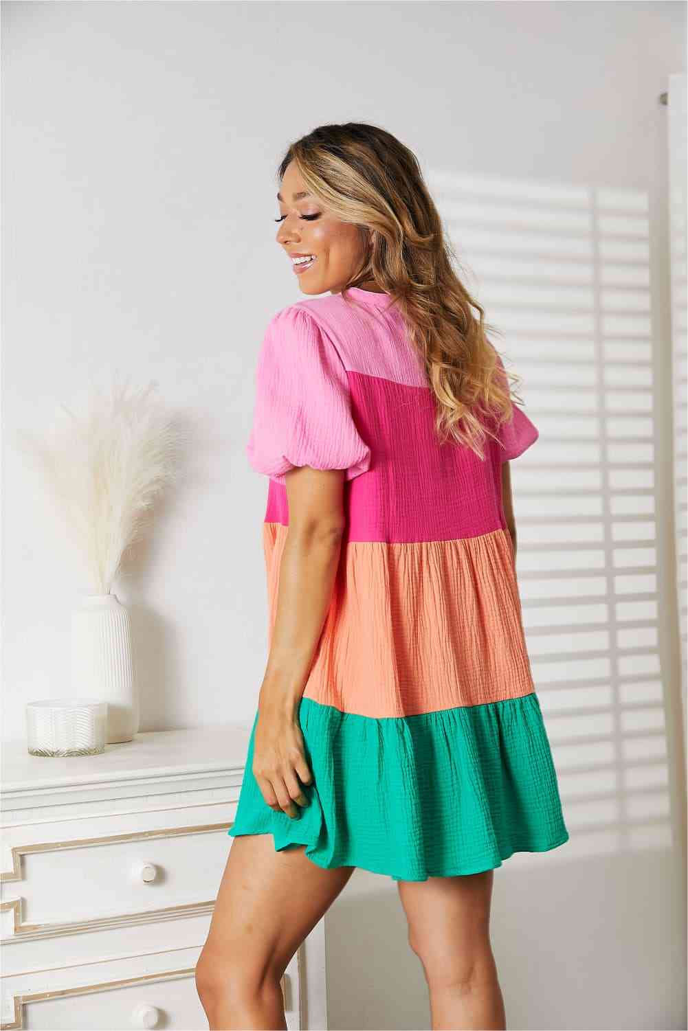 A Color Block Buttoned Puff Sleeve Dress